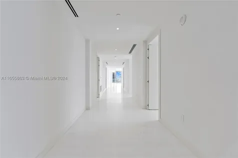 300 Biscayne Blvd Way Miami FL 33131