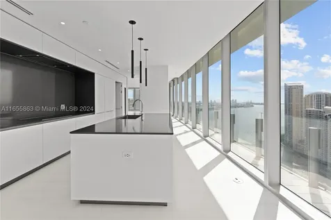 300 Biscayne Blvd Way Miami FL 33131