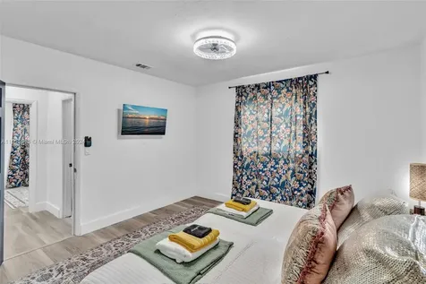 16921 NE 7th Court North Miami Beach FL 33162