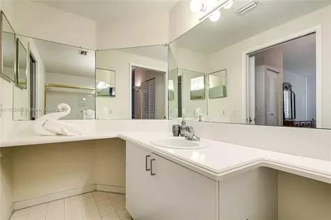 19701 E Country Club Drive Aventura FL 33180