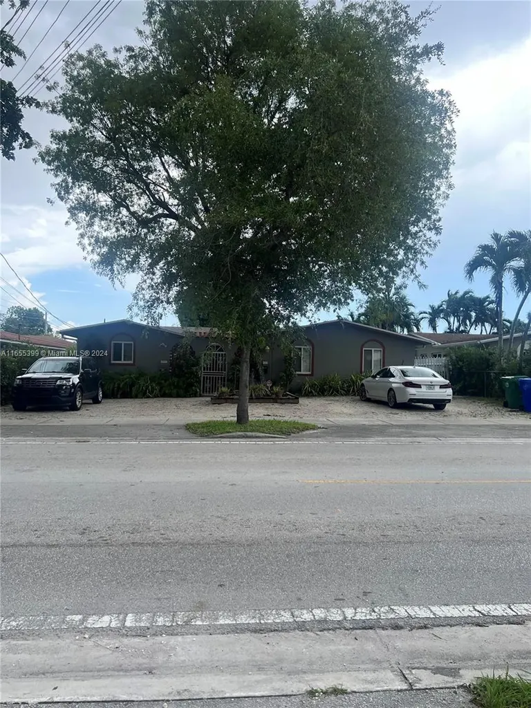 2761 SW 32nd Avenue Miami FL 33133