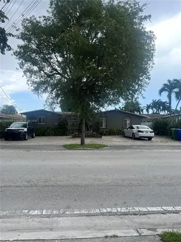 2761 SW 32nd Avenue Miami FL 33133