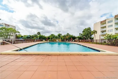 6960 Miami Gardens Drive Hialeah FL 33015