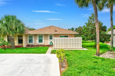 1960 SE 1st Circle Boynton Beach FL 33435