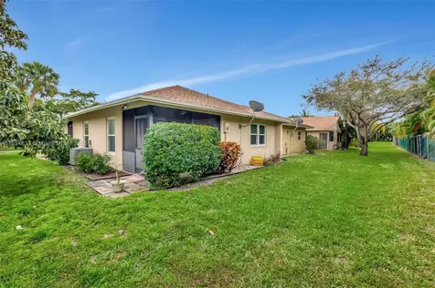 1960 SE 1st Circle Boynton Beach FL 33435