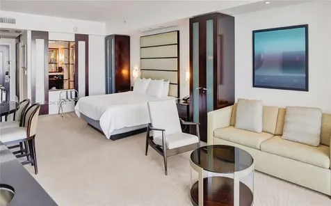4391 Collins Avenue Miami Beach FL 33140