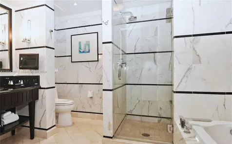 4391 Collins Avenue Miami Beach FL 33140