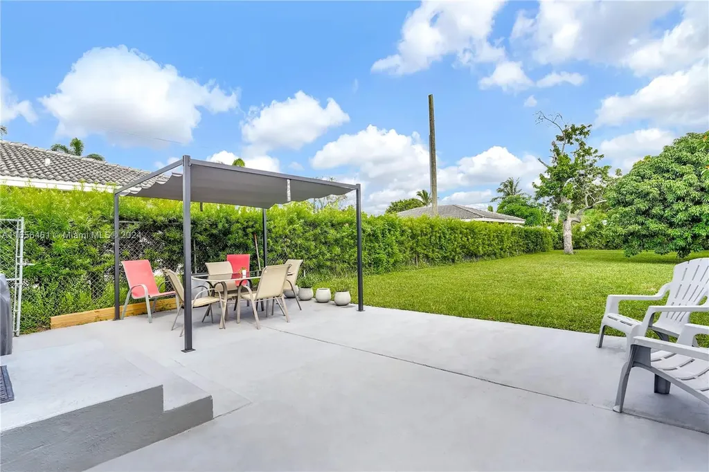 2735 Madison Street Hollywood FL 33020