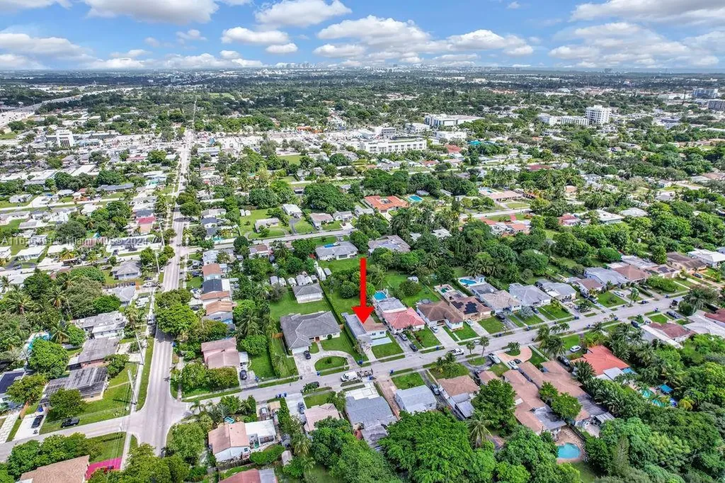 2735 Madison Street Hollywood FL 33020