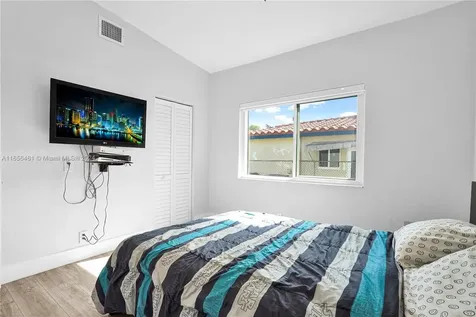 2735 Madison Street Hollywood FL 33020