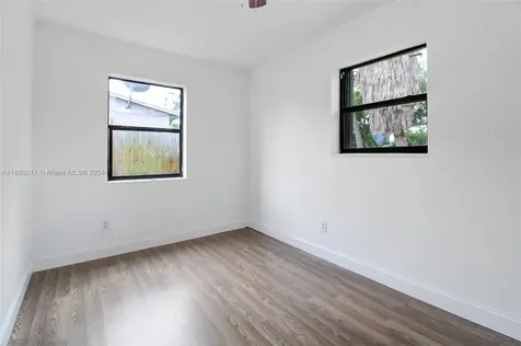 4031 NW 8th Terrace Oakland Park FL 33309