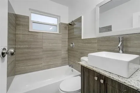 4031 NW 8th Terrace Oakland Park FL 33309