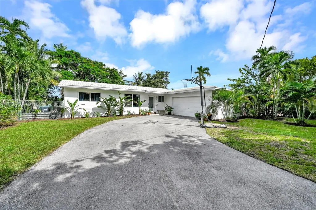 14615 Harris Place Miami Lakes FL 33014