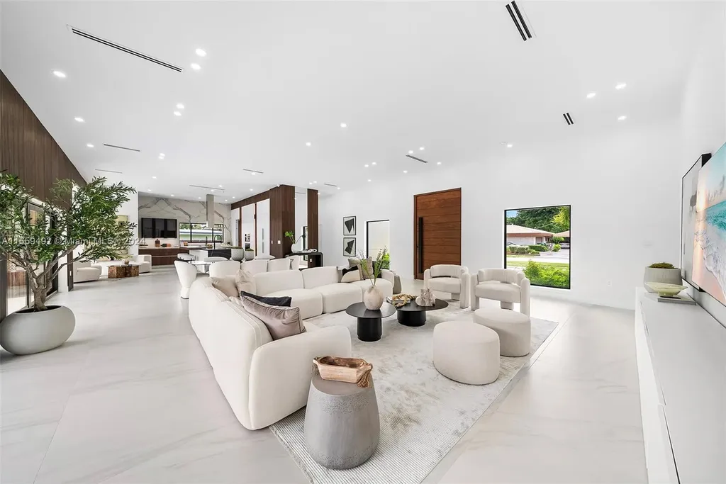 18590 NE 21st Avenue North Miami Beach FL 33179