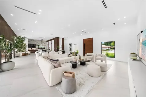 18590 NE 21st Avenue North Miami Beach FL 33179
