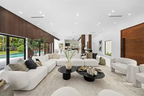 18590 NE 21st Avenue North Miami Beach FL 33179