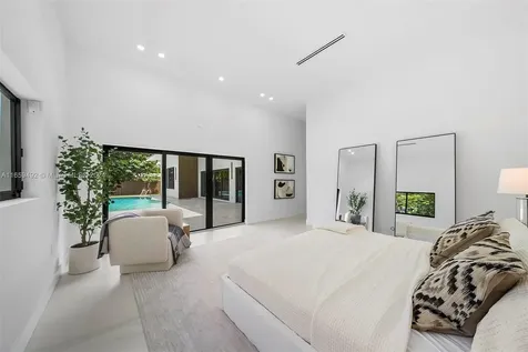 18590 NE 21st Avenue North Miami Beach FL 33179