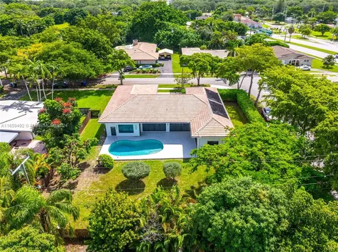 18590 NE 21st Avenue North Miami Beach FL 33179