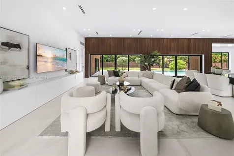 18590 NE 21st Avenue North Miami Beach FL 33179