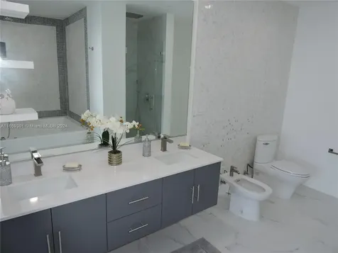 200 Biscayne Boulevard Way Miami FL 33131