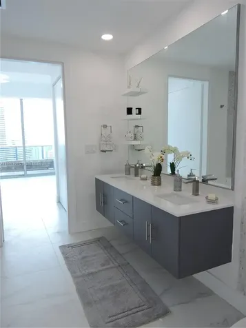 200 Biscayne Boulevard Way Miami FL 33131