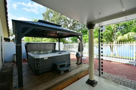 18840 NW 77th Court Hialeah FL 33015