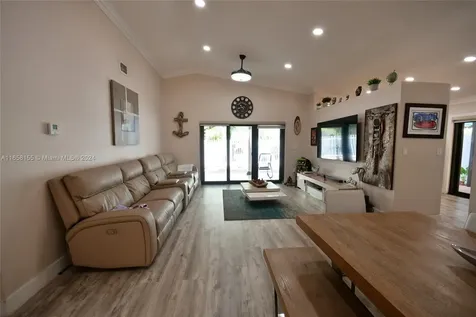 18840 NW 77th Court Hialeah FL 33015