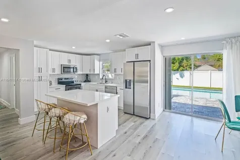 561 SE 2nd Terrace Pompano Beach FL 33060