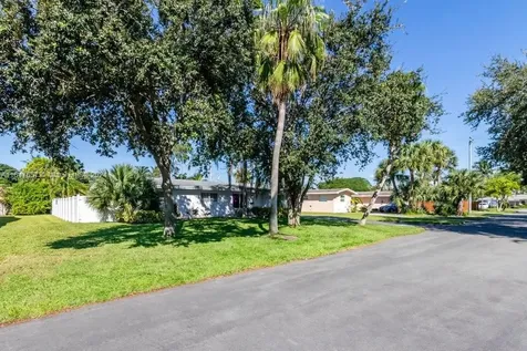 561 SE 2nd Terrace Pompano Beach FL 33060