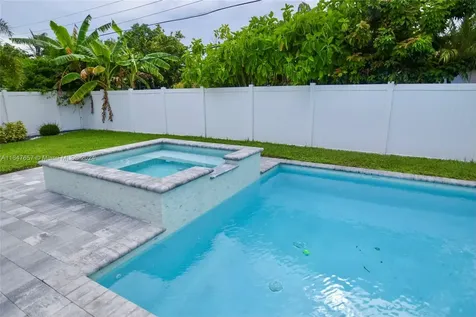 561 SE 2nd Terrace Pompano Beach FL 33060