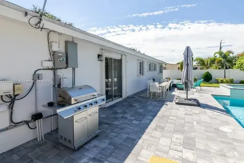 561 SE 2nd Terrace Pompano Beach FL 33060