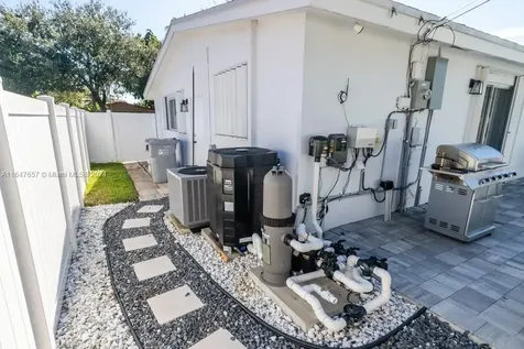 561 SE 2nd Terrace Pompano Beach FL 33060