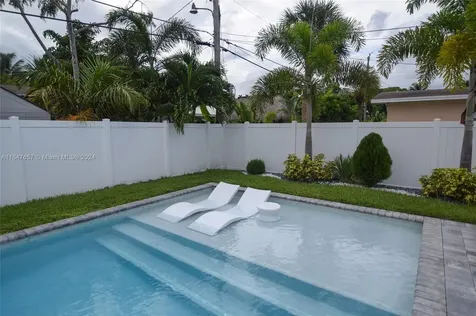 561 SE 2nd Terrace Pompano Beach FL 33060
