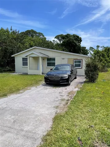 2008 N 51st Court Fort Pierce FL 34947