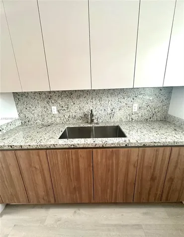 660 Lenox Avenue Miami Beach FL 33139