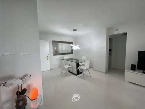 5555 Collins Avenue Miami Beach FL 33140