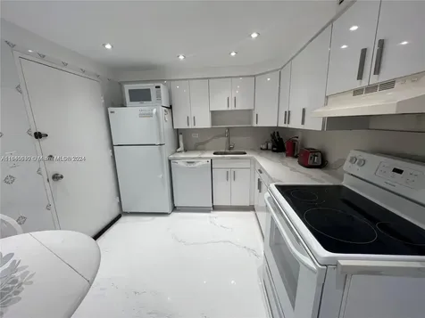 5555 Collins Avenue Miami Beach FL 33140