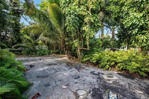 5975 N Bayshore Drive Miami FL 33137