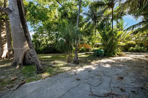 5975 N Bayshore Drive Miami FL 33137