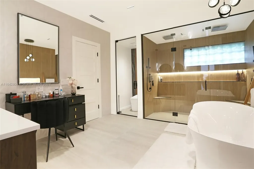 2001 W Oakmont Terrace Coral Springs FL 33071