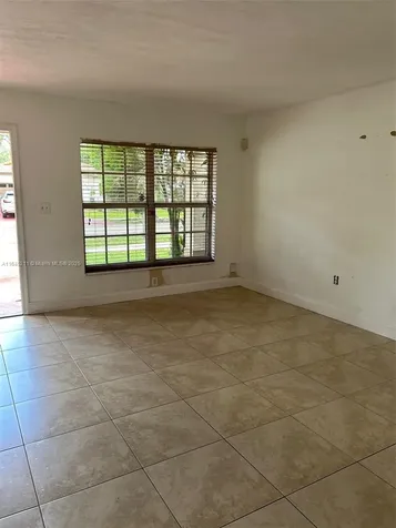 9136 NW 192nd Terrace Hialeah FL 33018