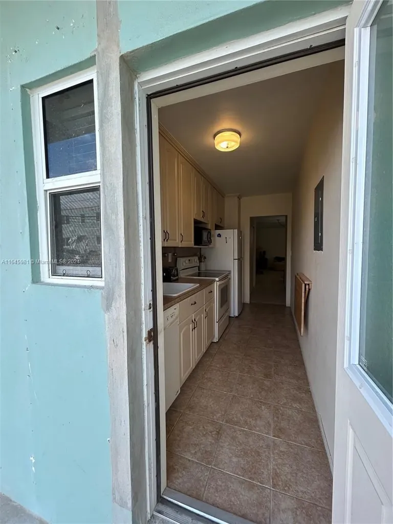 1504 S Surf Road Hollywood FL 33019