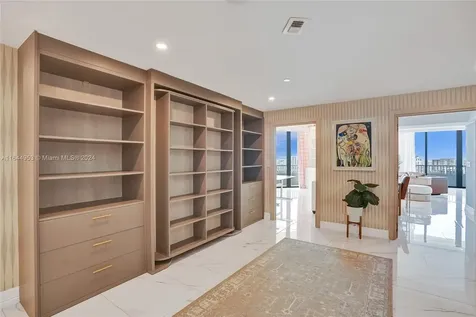 3000 Island Boulevard Aventura FL 33160