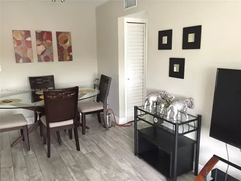 3075 NW 7th Street Miami FL 33125