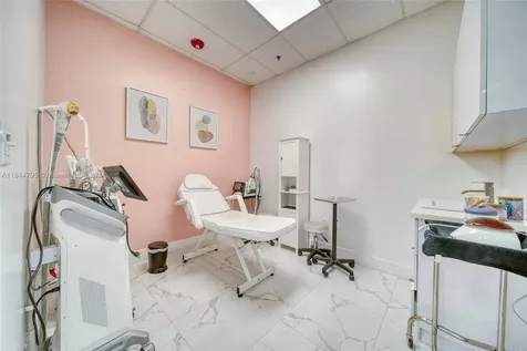 Full-service Beauty Salon For Sale In Pinecrest Miami FL 33156
