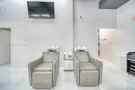 Full-service Beauty Salon For Sale In Pinecrest Miami FL 33156