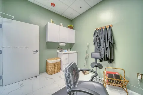 Full-service Beauty Salon For Sale In Pinecrest Miami FL 33156