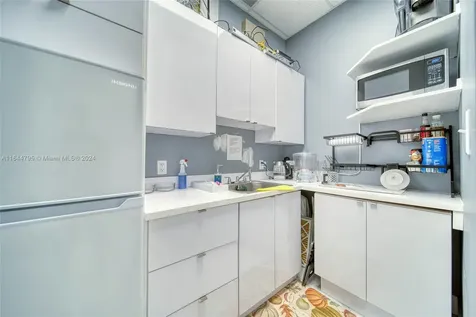 Full-service Beauty Salon For Sale In Pinecrest Miami FL 33156