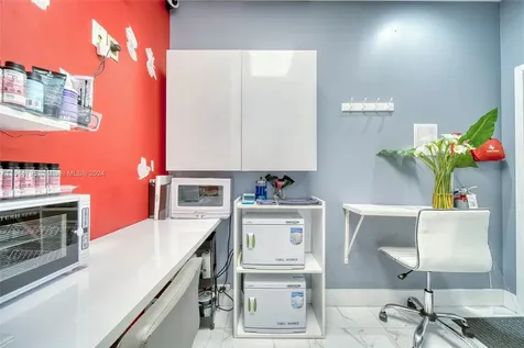 Full-service Beauty Salon For Sale In Pinecrest Miami FL 33156