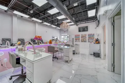 Full-service Beauty Salon For Sale In Pinecrest Miami FL 33156